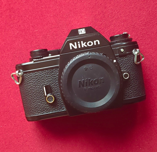 Nikon slr - em,
