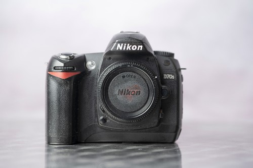 Nikon d70s dslr - dslr, body